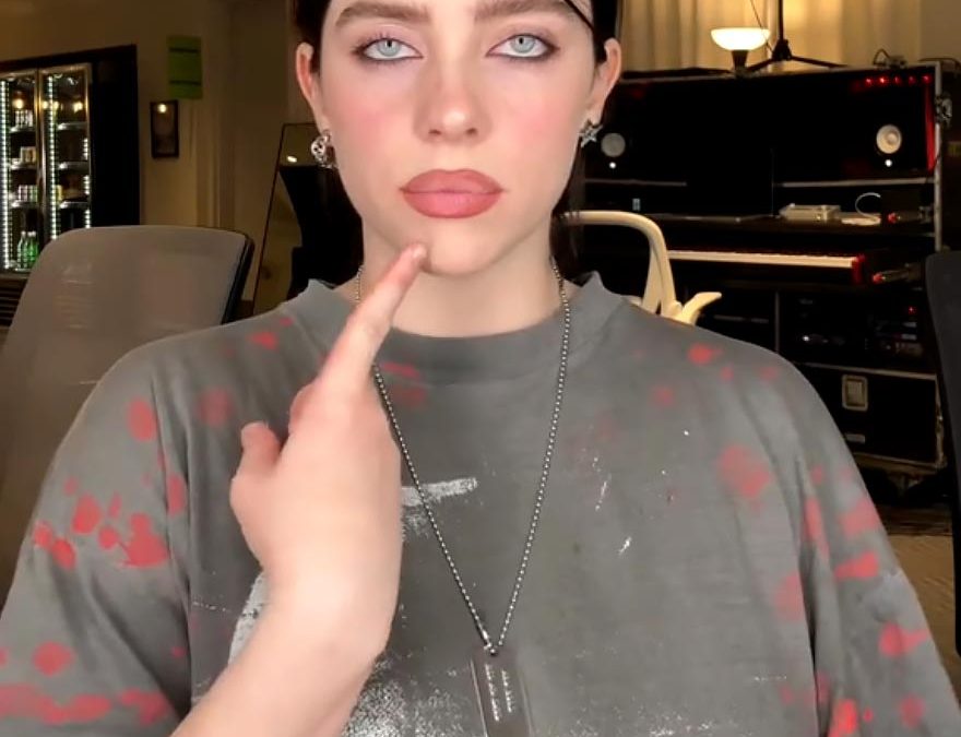 Billie Eilish’s Easy Live performance Make-up Routine Is Going Viral