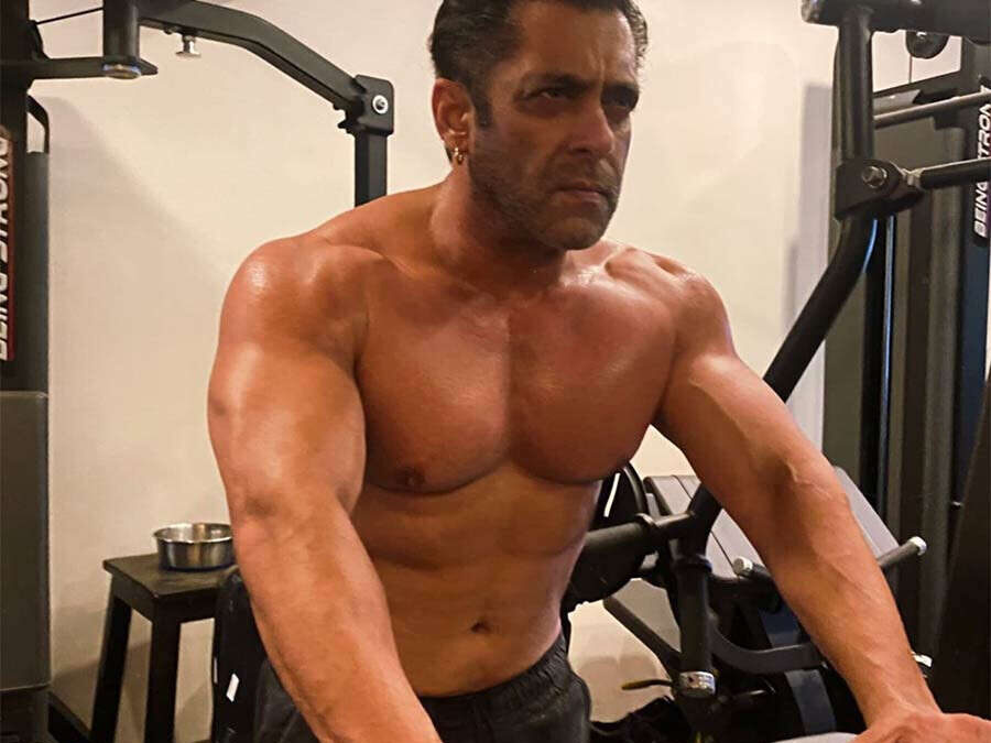 Salman Khan flaunts his toned physique at 59