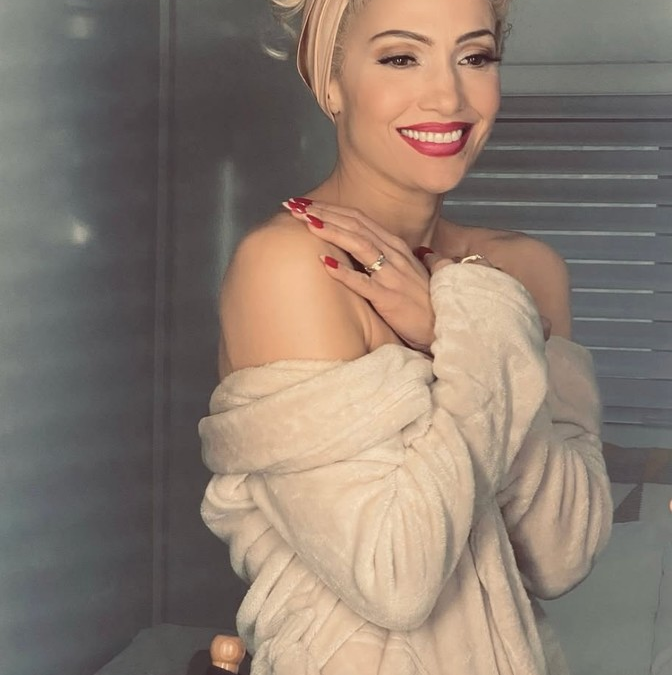 Jennifer Lopez mistaken for this fellow singer after unveiling platinum blonde hair transformation