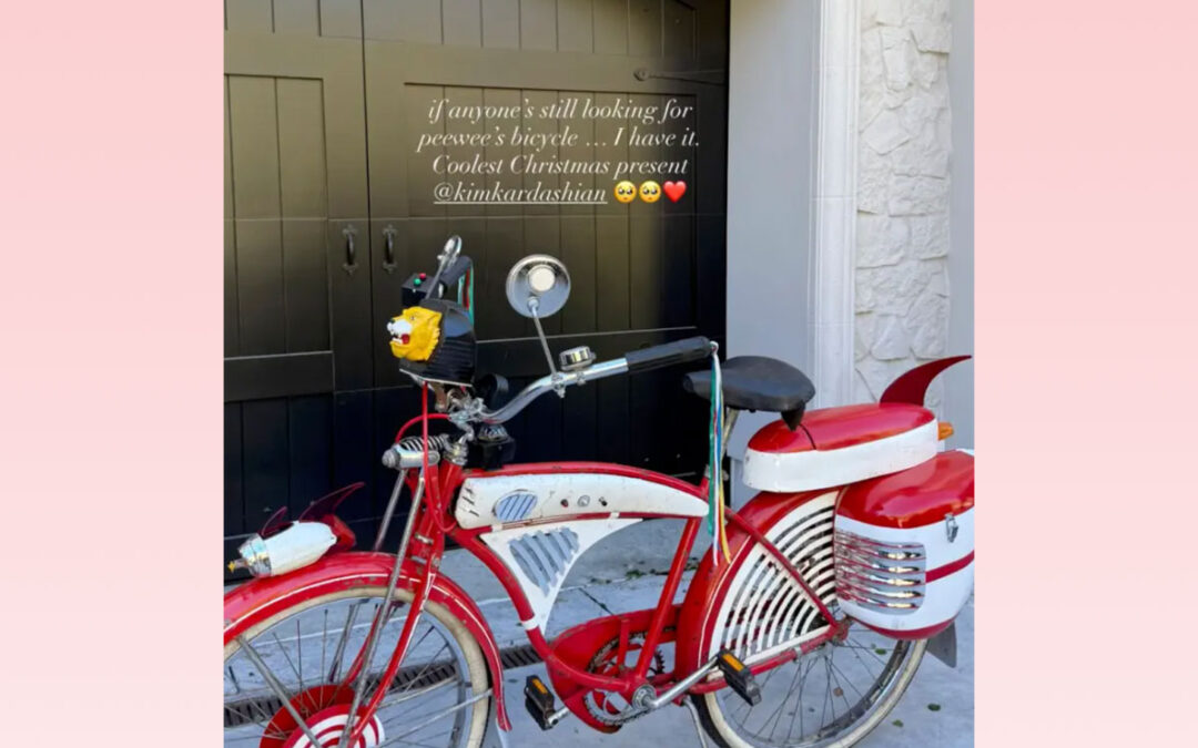 The Iconic Pop Tradition Present Kim Kardashian Gave Sister/Enemy Kourtney For Christmas!